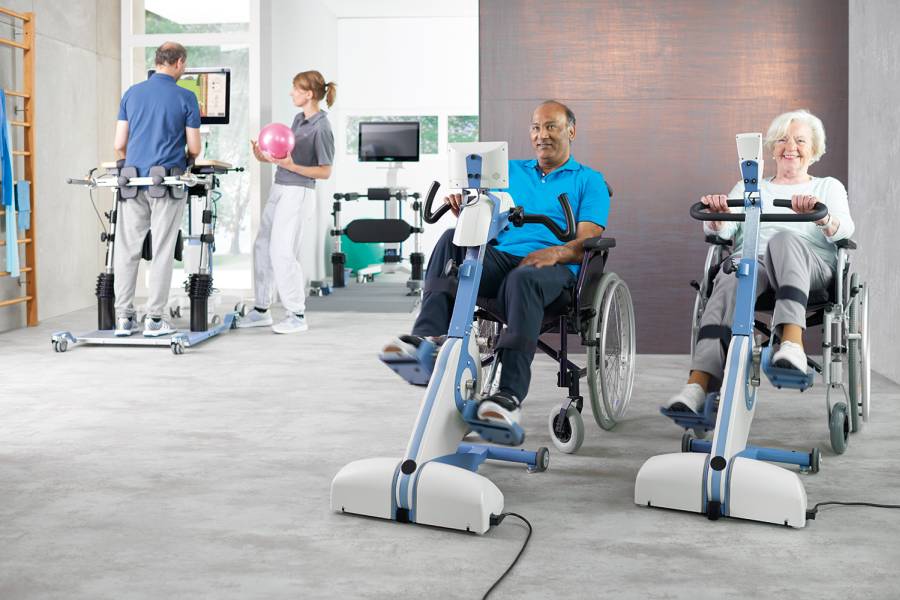 Patients in wheelchairs train strength and endurance with the THERA-Trainer Tigo